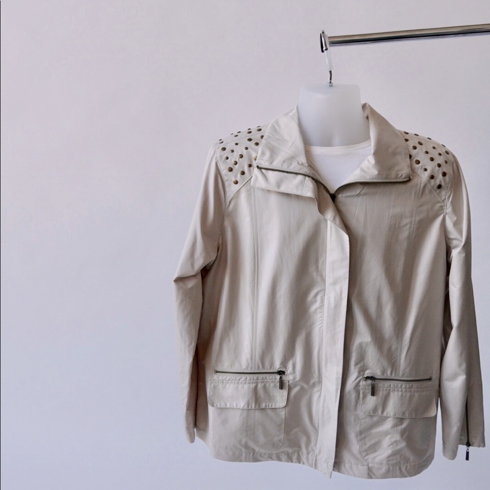 Chico’s Zenergy beige polyester and nylon jacket. NWT. Size 3 = size 16.